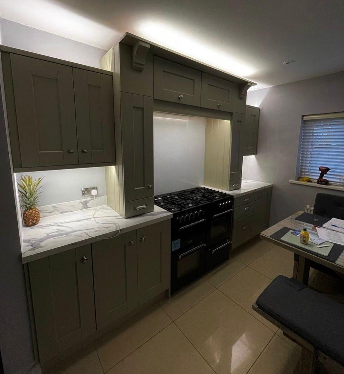 Kitchen electrical installation with range cooker circuit